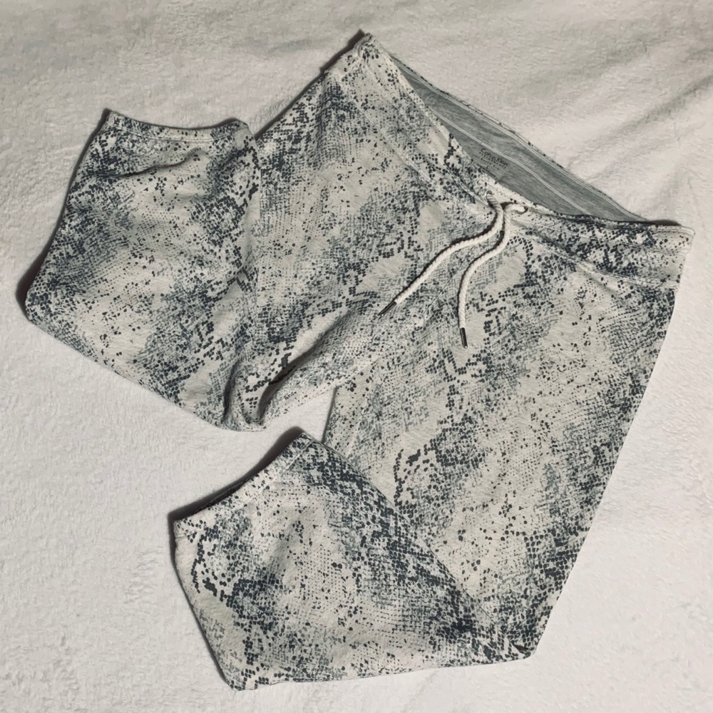Calvin Klein Black White Python Print Capri Pant L - image 1